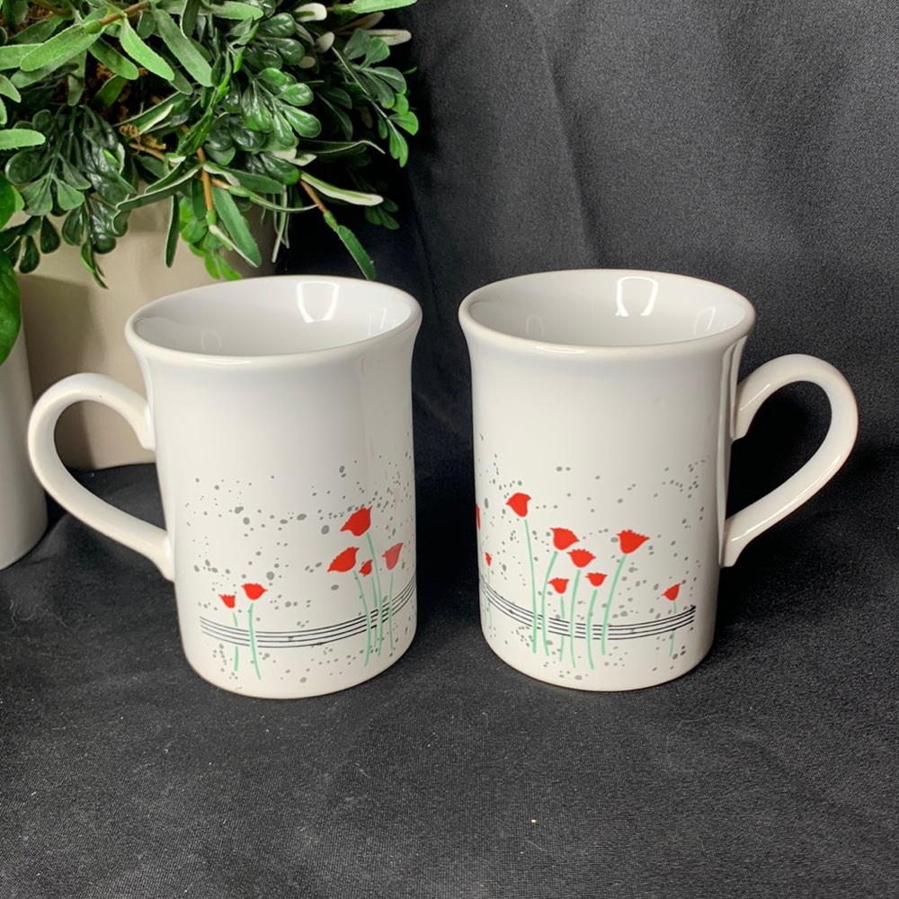 Set of 2 VTG mugs with red tulips, gray splatter & black stripes Made in England